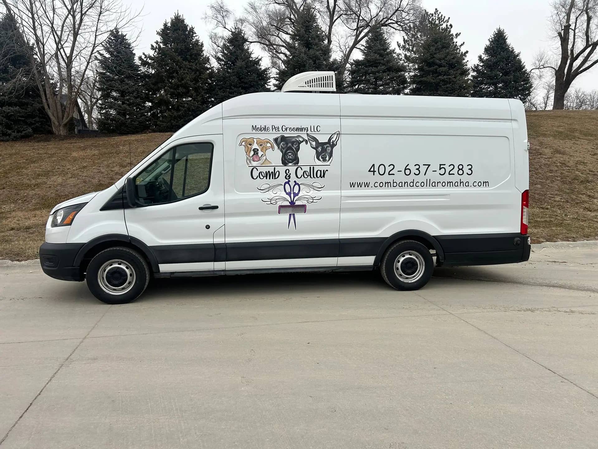 Comb & Collar Mobile Pet Grooming van and service image