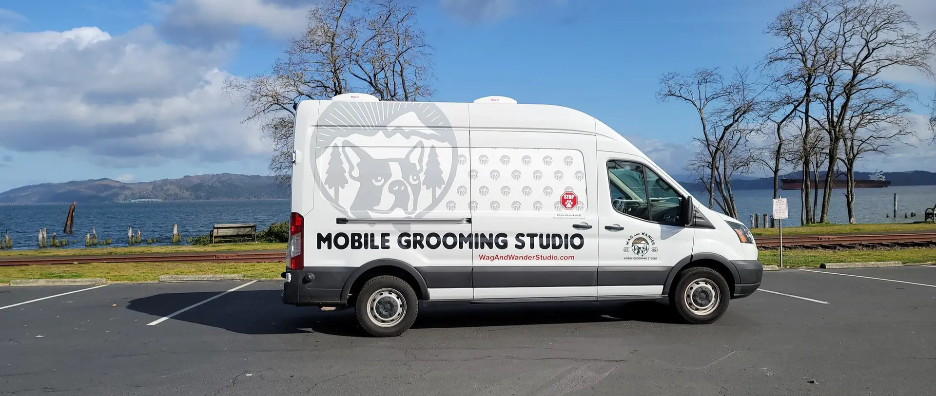 Wag and Wander Mobile Grooming Studio grooming van